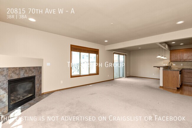 Building Photo - Sun-filled 3 bed/2.5 bath in Lynnwood!
