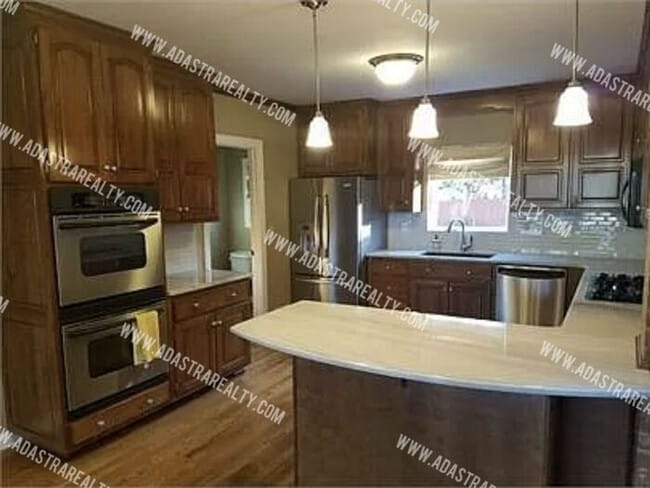 Building Photo - Amazing Brookside Home-Available in SEPTEM...