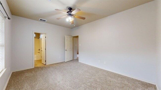 Building Photo - 332 Forest Dr Loop