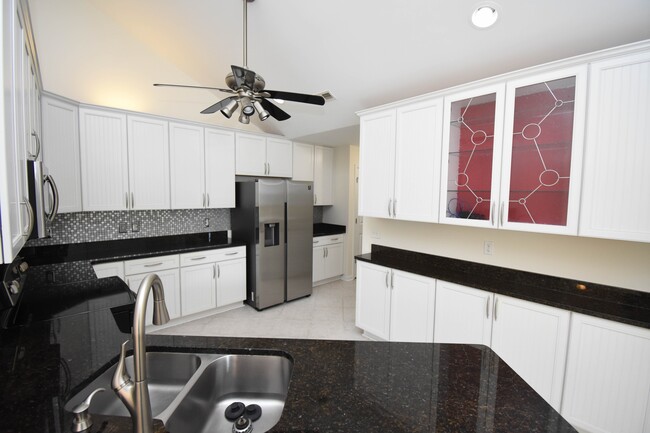 Building Photo - 160 Stonegate Blvd