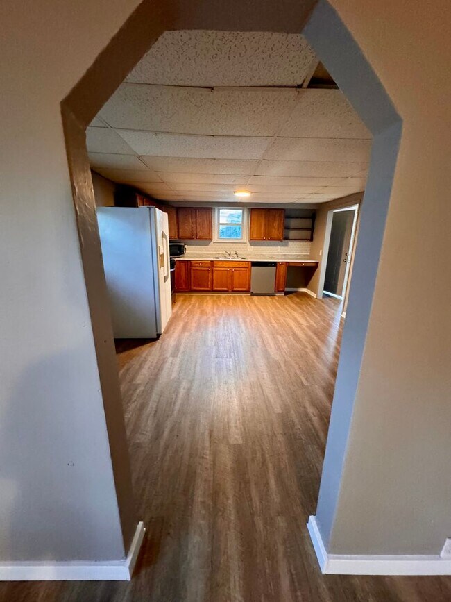 Building Photo - 2219 N Bolivar Rd