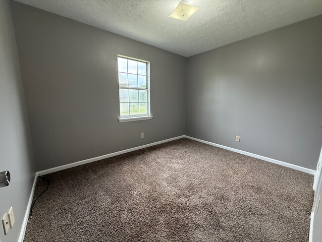Building Photo - 813 Willow Pointe