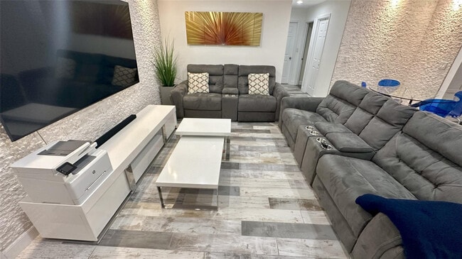 Building Photo - 4751 NE 10th Ave