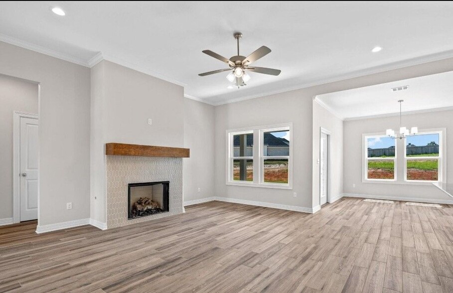 Building Photo - 4956 Laurel Cir