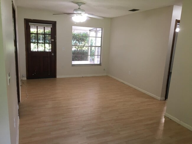 Building Photo - 1450 E Church St