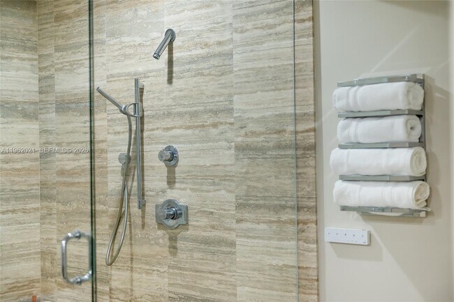 Building Photo - 15901 Collins Ave