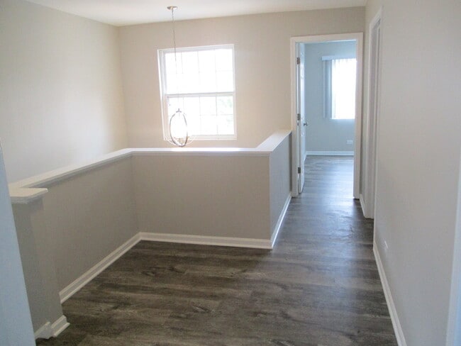 Building Photo - 989 Mesa Dr