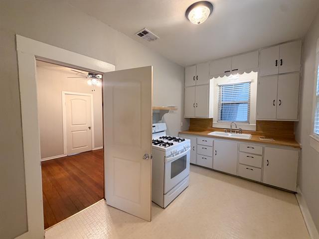 Building Photo - 205 W Gilmer St