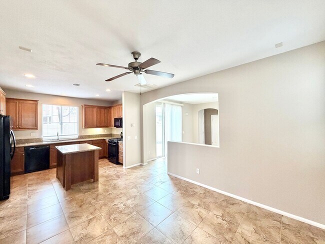 Building Photo - Charming 3 Bedroom Bel Flora Home with Private Patio & Amenities