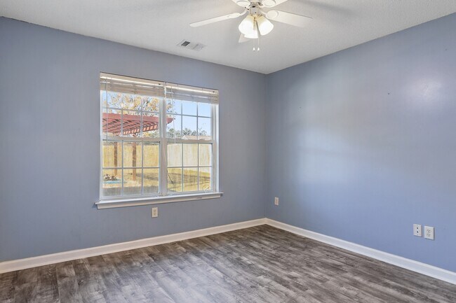 Building Photo - 204 Birch Dr