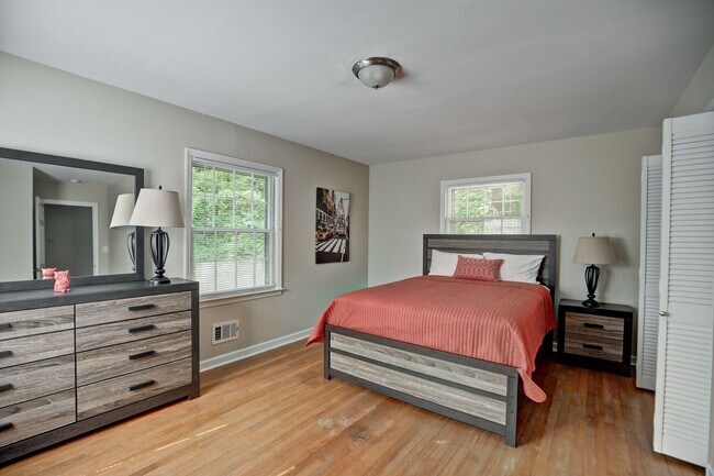 Building Photo - 2885 Duke of Gloucester St