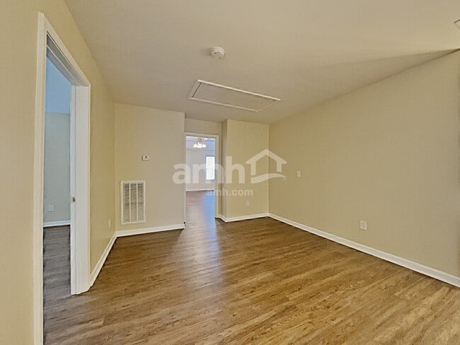 Building Photo - 1039 Vanguard Dr