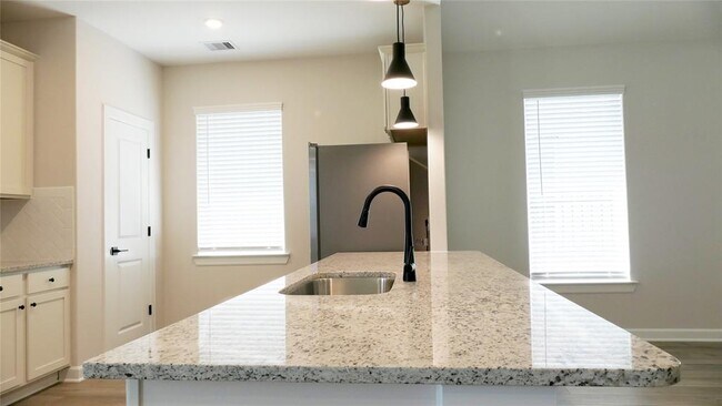 Building Photo - 3008 Sunmoon Ln