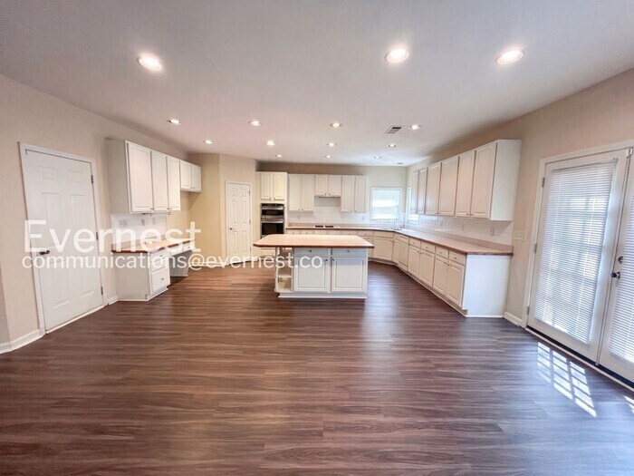 Building Photo - 1095 Downyshire Dr