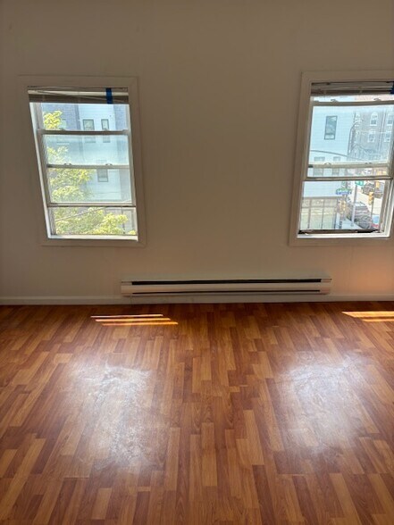 Building Photo - 337 W Girard Ave