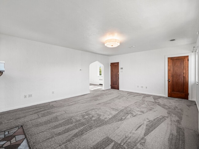 Building Photo - 433 Winterhill St