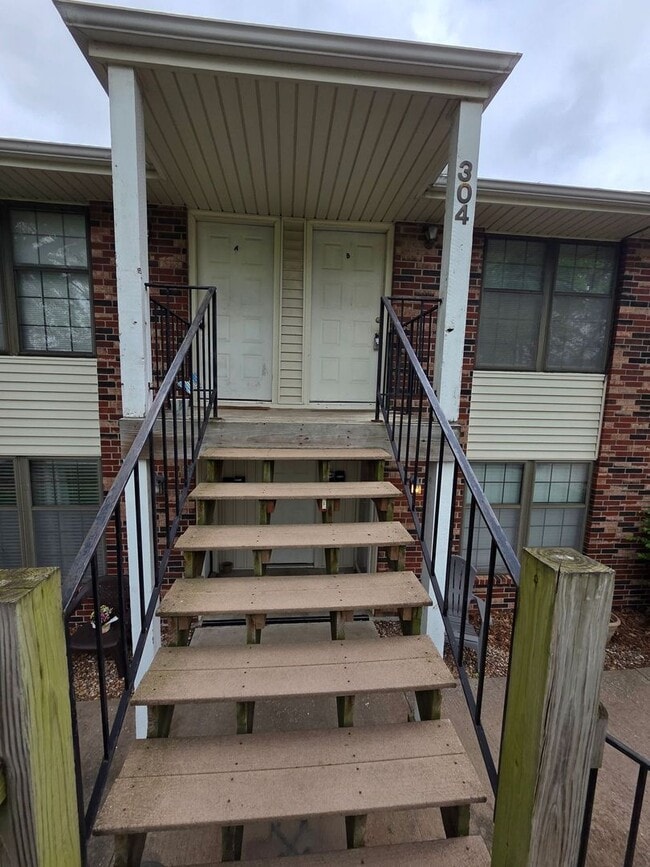 Building Photo - Updated 2 Bedroom / 1 Bathroom in Lee's Summit!!
