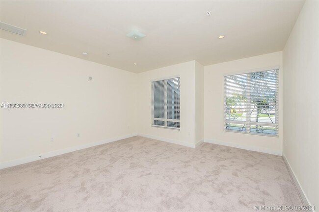 Building Photo - 6310 NW 103rd Pl