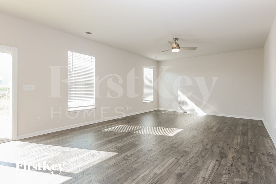 Building Photo - 413 Stonefence Dr