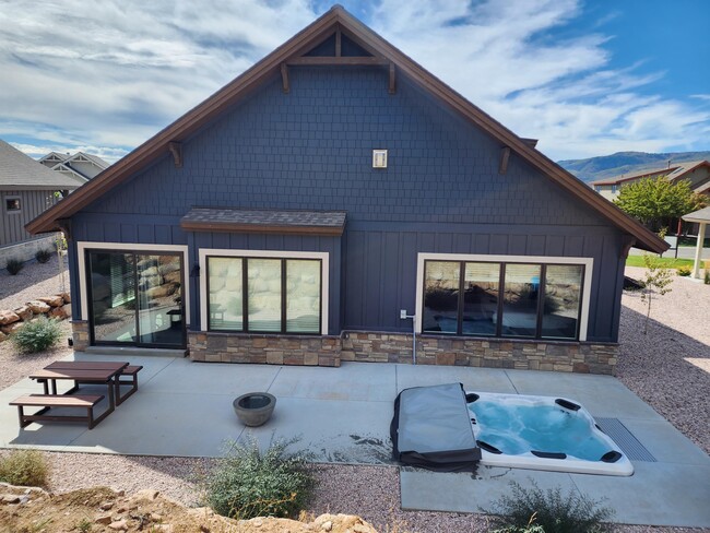 Building Photo - 5979 E Big Horn Pkwy