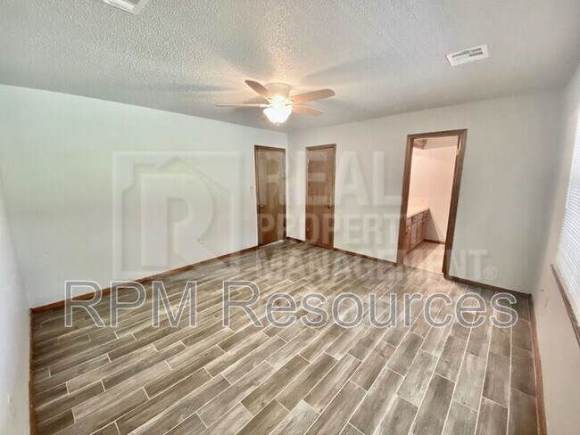 Building Photo - 6204 NW 30th St