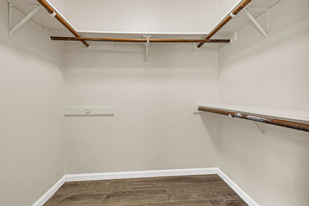 Building Photo - 1817 Commonwealth St