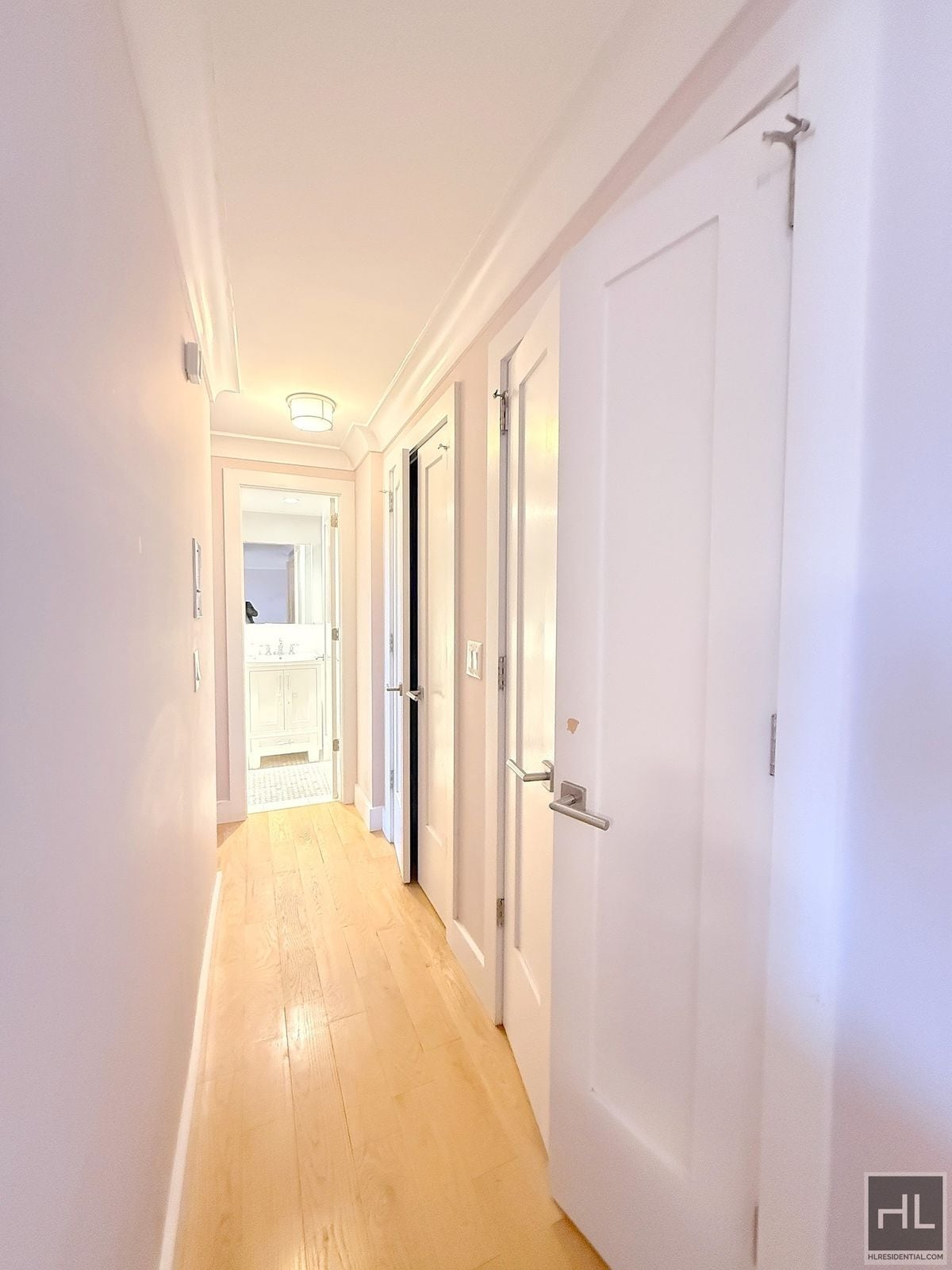 Building Photo - Renovated 2 bed 1 bath with washer and dryer - WEST 93 STREET