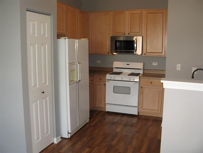 Building Photo - 24019 Walnut Cir