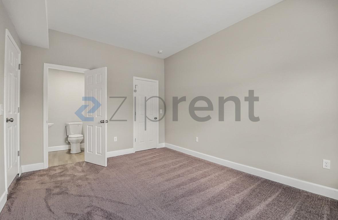 Building Photo - Unit Unit 4
