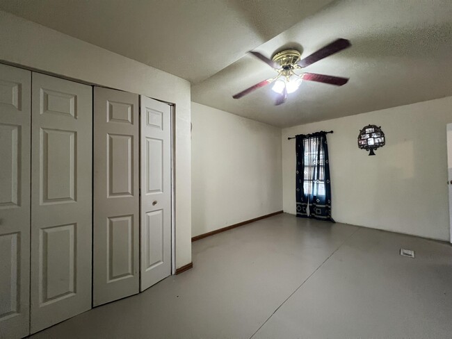 Building Photo - 125 Burge Dr