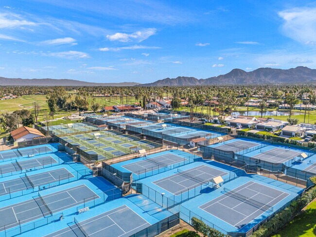 Building Photo - 27 Cll Encinitas