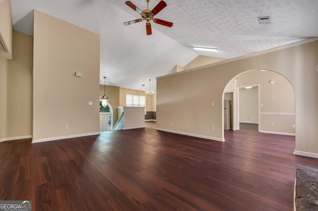 Building Photo - 1510 Twin Manor Dr