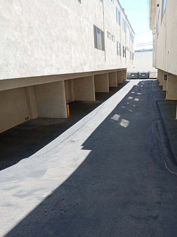 Building Photo - 530 Avenue G
