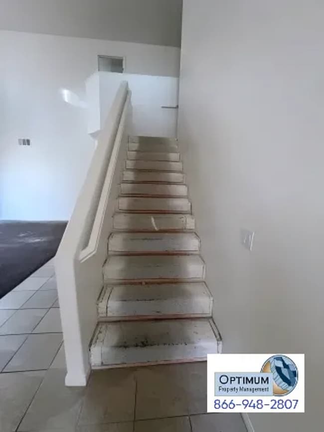 Building Photo - Beautiful 4-bedroom, 3-bathroom two-story home located in a desirable HOA community