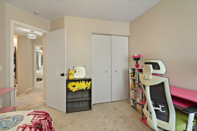 Building Photo - 67 Rustic Ln