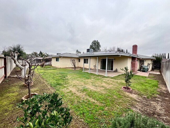Building Photo - $2,595 Fresno St. & Bullard, 4 Bedroom House - E. Escalon Ave, Fresno