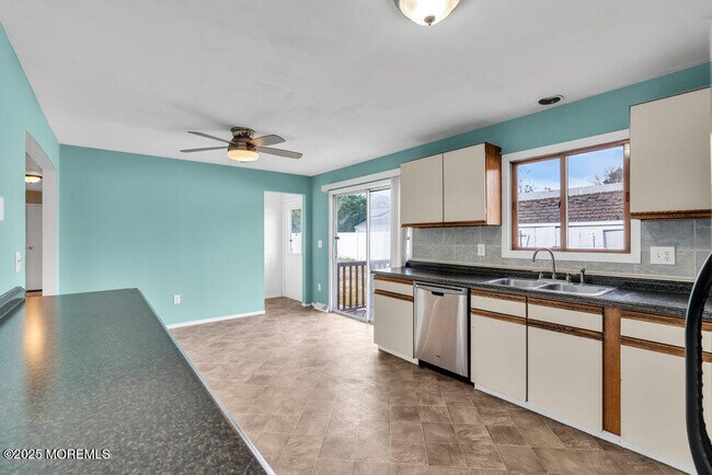 Building Photo - 1841 2nd Ave