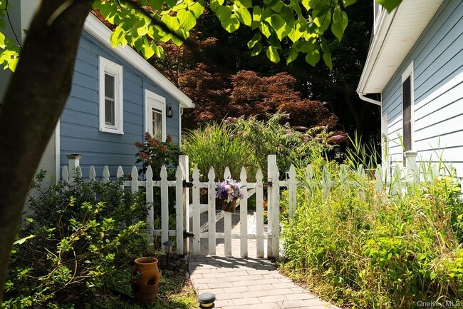 Building Photo - 103 Erie St