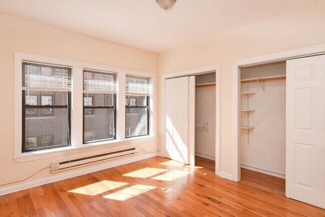 Building Photo - 1240 Oak Ave