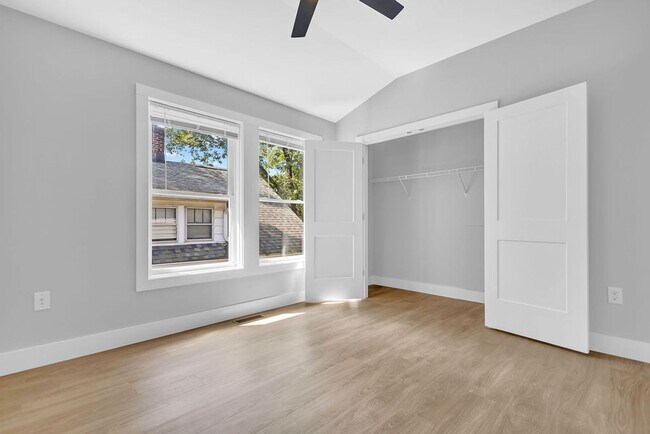 Building Photo - 622 N Washington St