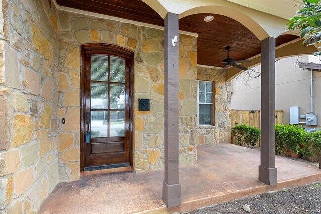 Building Photo - 1607 Chelsea Ln