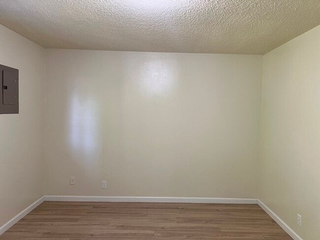 Building Photo - 2Bd/1Ba Single Story Apartment Unit - Move...