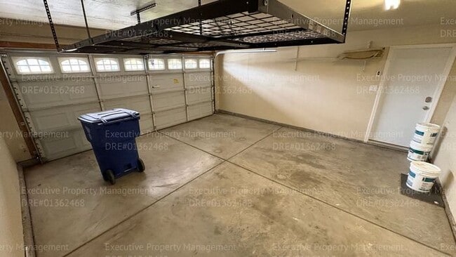 Building Photo - Spacious 4 bedroom 2 bathroom home located in the Ashton Falls community *Move In Special*