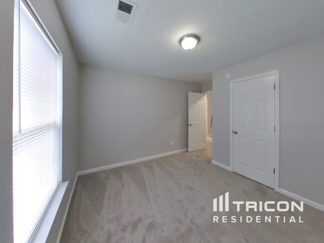 Building Photo - 321 Lingonberry Dr