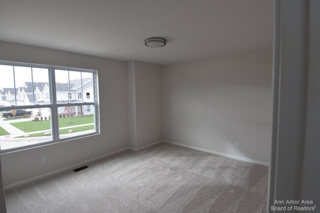 Building Photo - 105 Salt Springs Dr