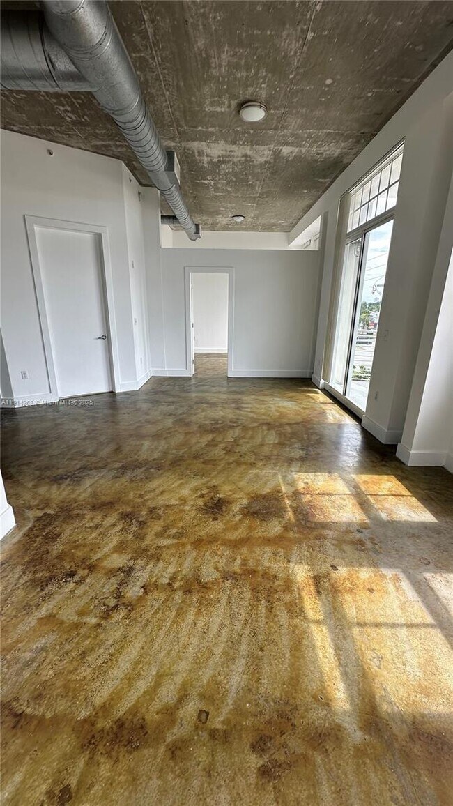 Building Photo - 1791 NE Miami Gardens Dr