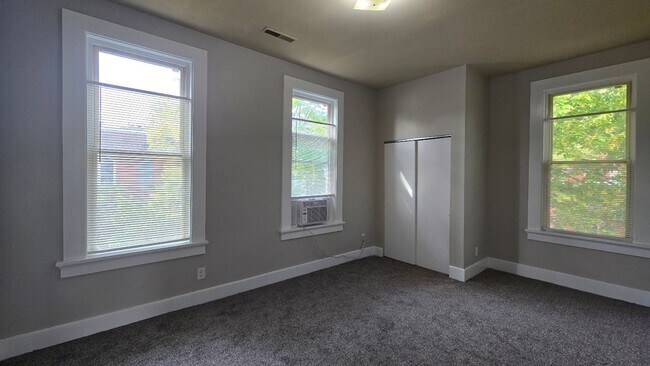 Building Photo - 2131 Staebler St