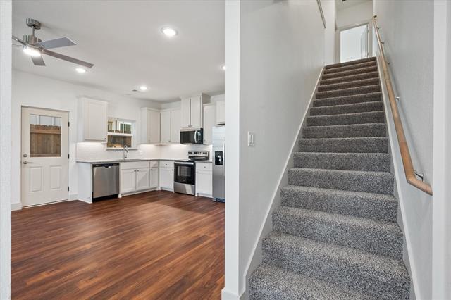 Building Photo - 506 E Kimball St