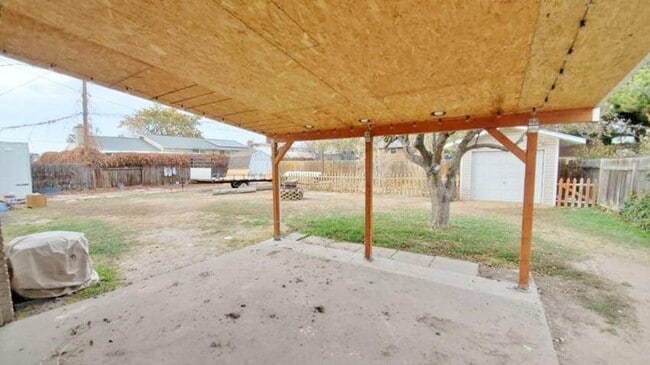 Building Photo - 3 Bd 1.5 Bath Home