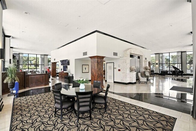 Building Photo - 400 E Colonial Dr